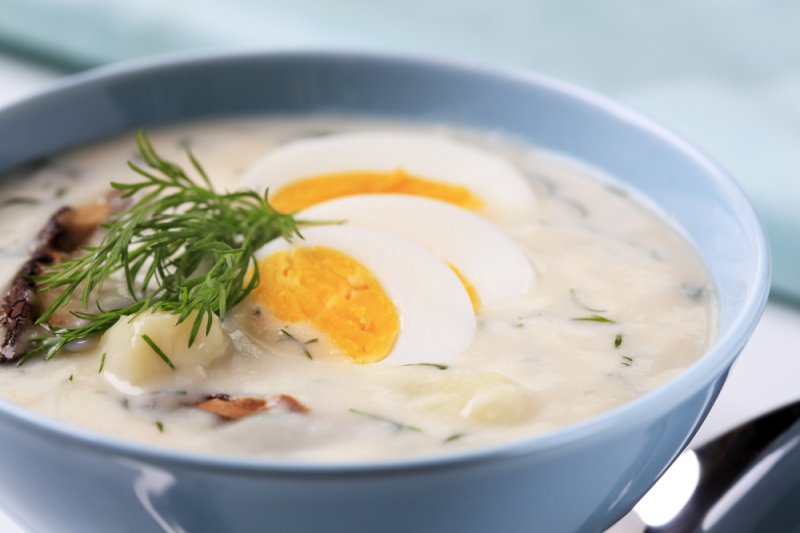 Сметанный суп с грибами и яйцом