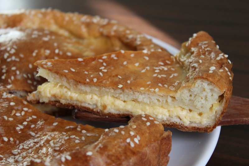 Сырный пирог - умопомрачительный пример домашней выпечки: пошаговый фото рецепт