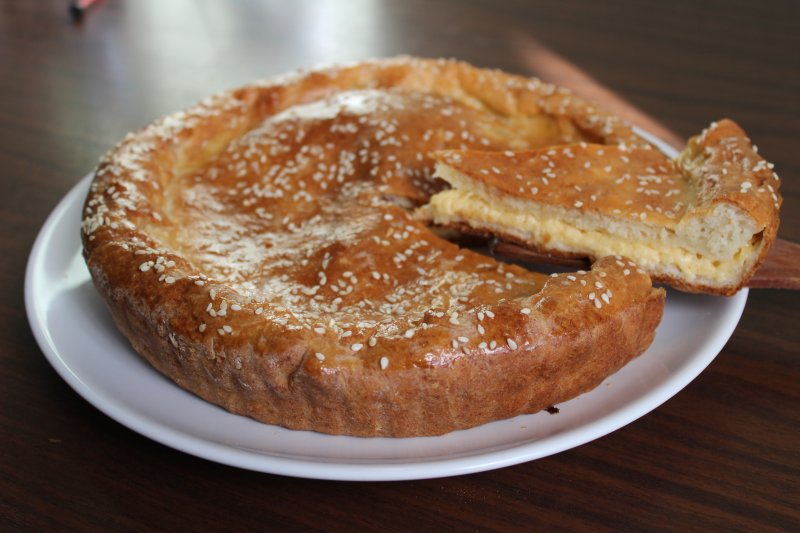 Сырный пирог - умопомрачительный пример домашней выпечки: пошаговый фото рецепт