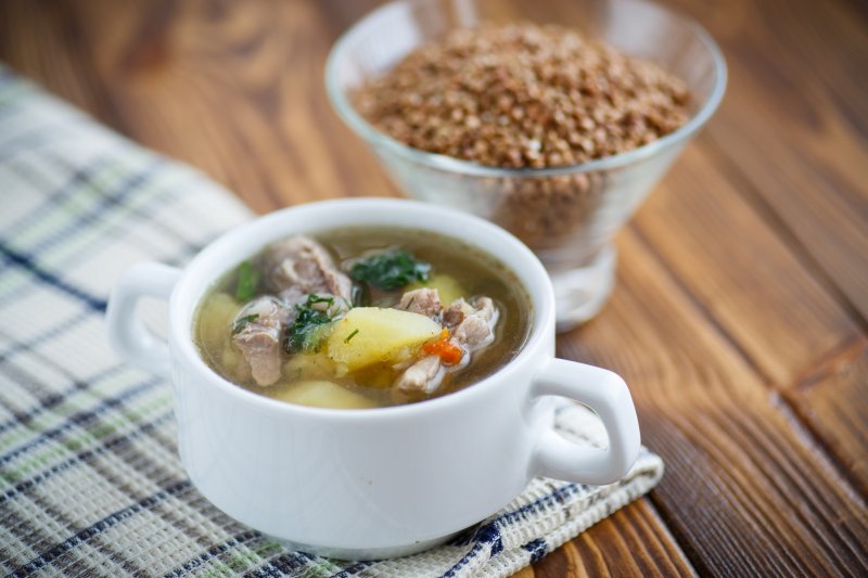 Гречневый суп со свиными ребрышками по-деревенски
