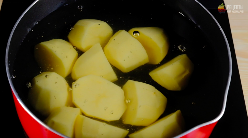 Вареники с картофелем, печенью и грибами: видео рецепт