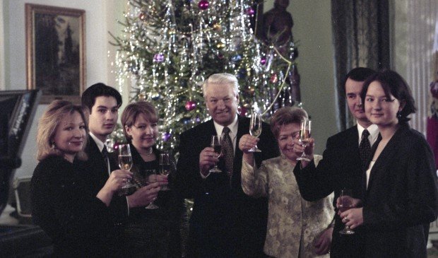 "Год был тяжелым". Как политики поздравляют с Новым годом в России и мире?