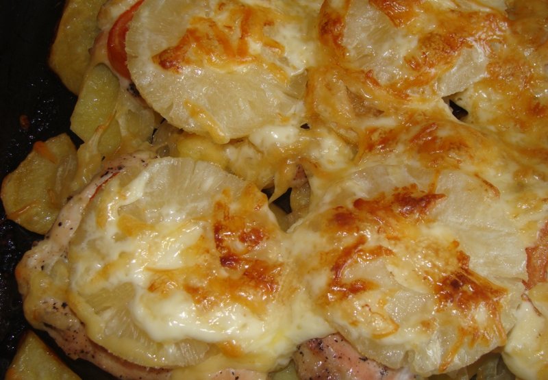 Запеченная курица с картофелем и ананасами: пошаговые фото