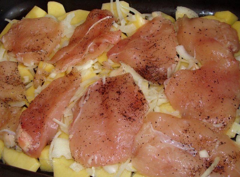 Запеченная курица с картофелем и ананасами: пошаговые фото