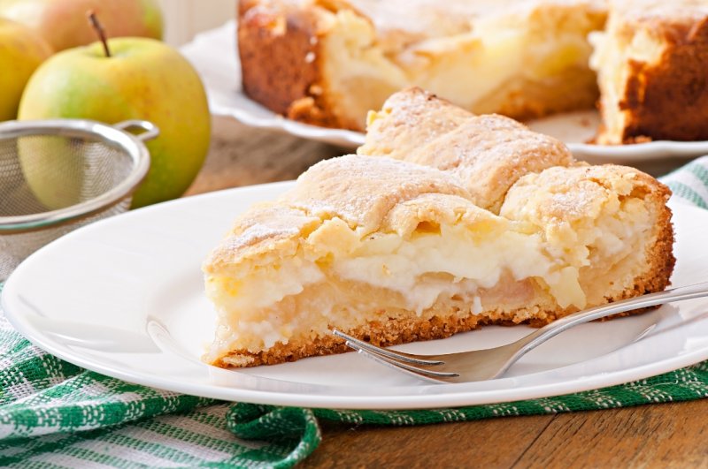 Пирог с яблоками и заварным кремом