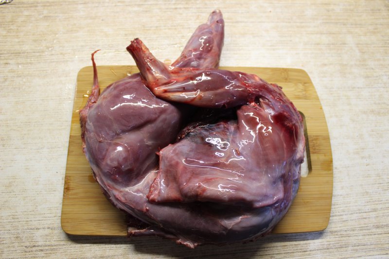 Заяц, тушеный в сметане с овощами: пошаговый фото рецепт