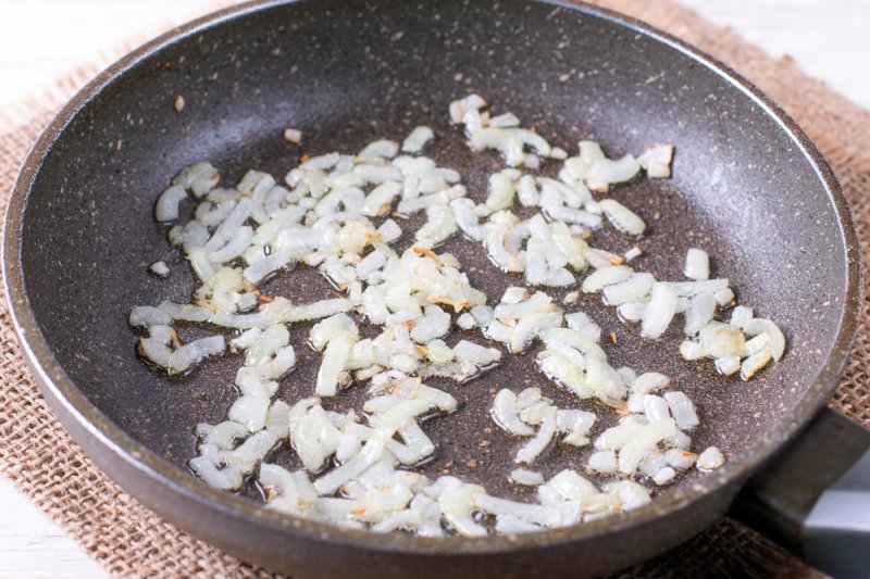 Жареный рис с яйцами и кукурузой: пошаговый фото рецепт
