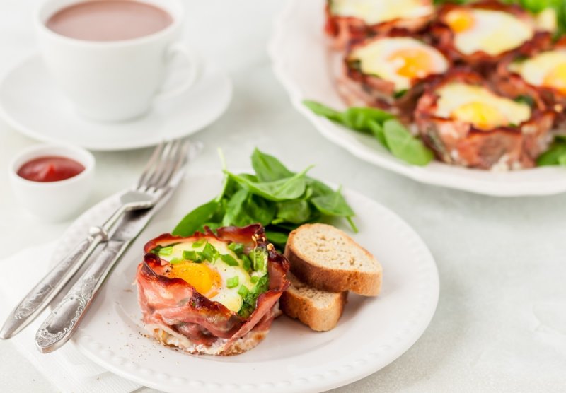 Маффины с беконом и яйцом к завтраку: пошаговый фото рецепт