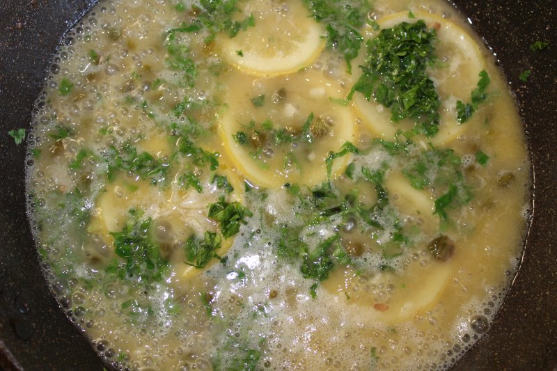 Сочная курочка в лимонном соусе с каперсами: пошаговый фото рецепт