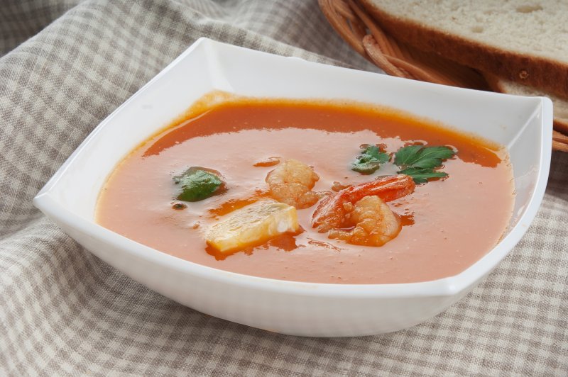 Томатный суп с креветками