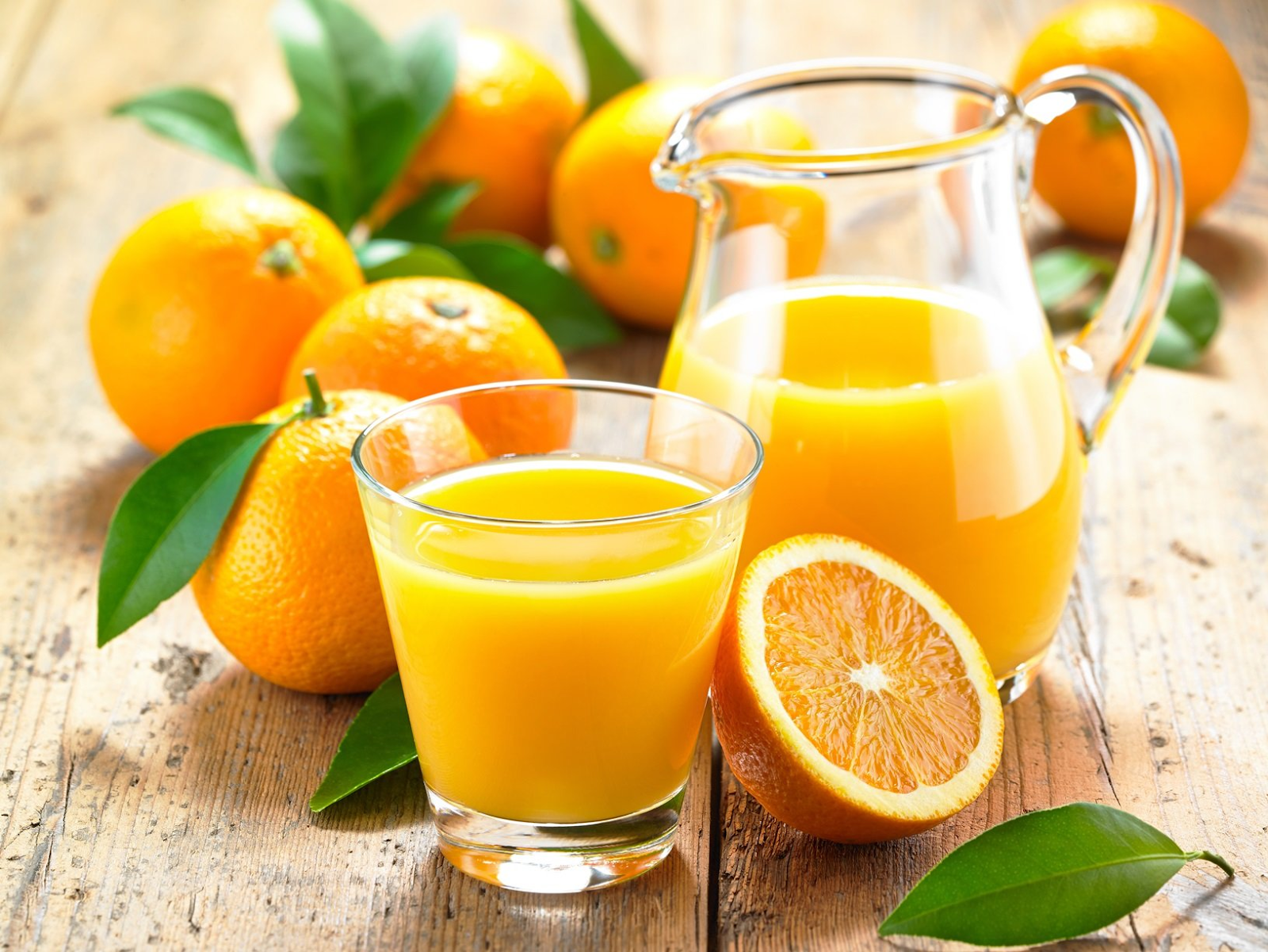 Пить свежевыжатый. Свежевыжатый апельсиновый сок. Сок апельсиновый Orange Juice. Фреш апельсиновый 200 мл. Апельсины для сока.