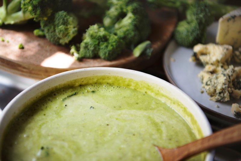Аппетитный крем-суп с брокколи и голубым сыром