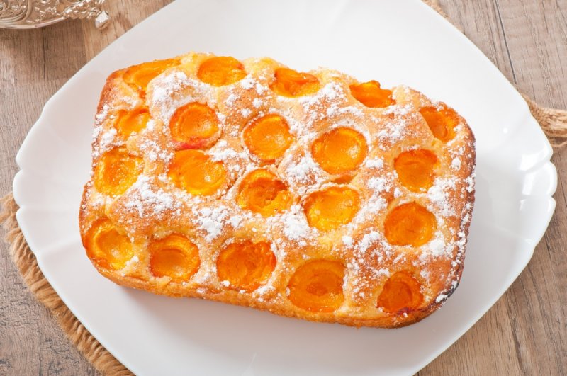 Очень простой пирог с абрикосами