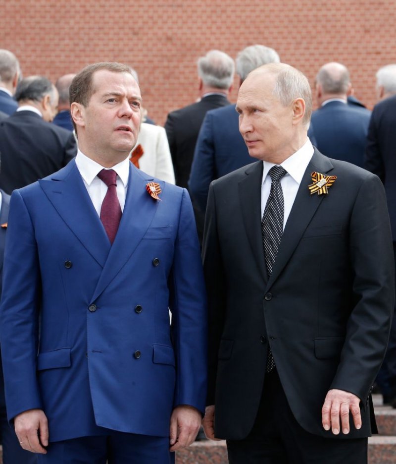 "Настоящая фамилия" Медведева, рост и семья. 10 вопросов о бывшем президенте и премьере