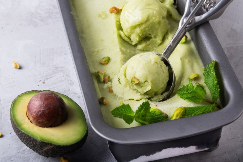 Домашнее мороженое из авокадо и лайма