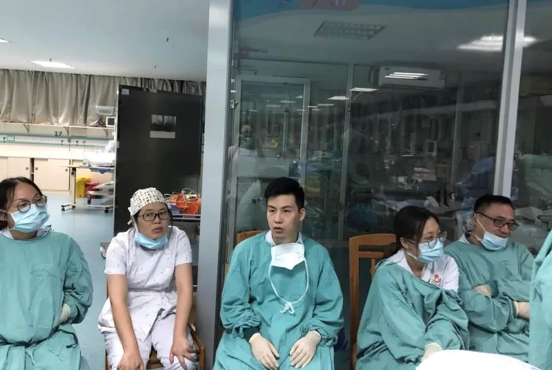Врачи 5 детской больницы. Больница в Китае.