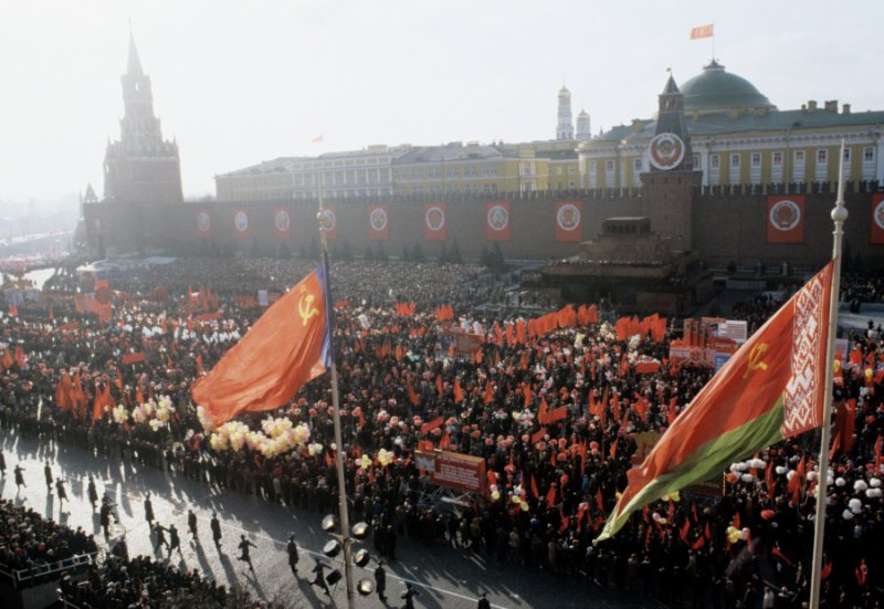 Какой праздник 7 ноября? Октябрьская революция и парад 7 ноября 1941 года