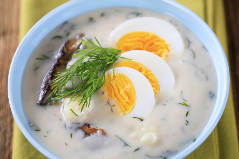 Сметанный суп с грибами и яйцом