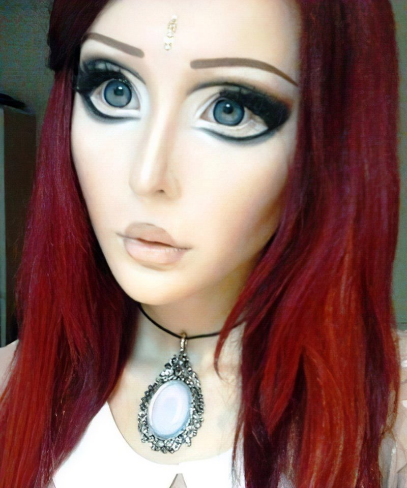 Живая кукла из Украины и ее удивительный макияж