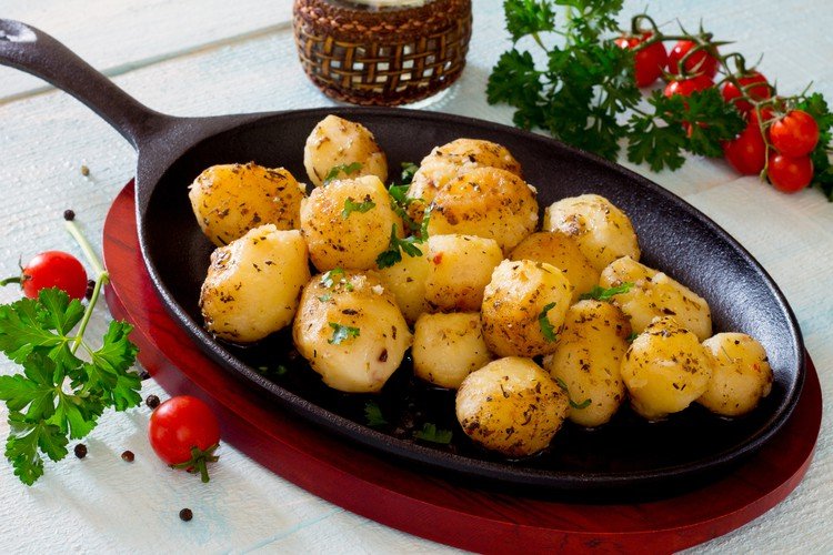 Подборка вкусных салатов  с жареным картофелем