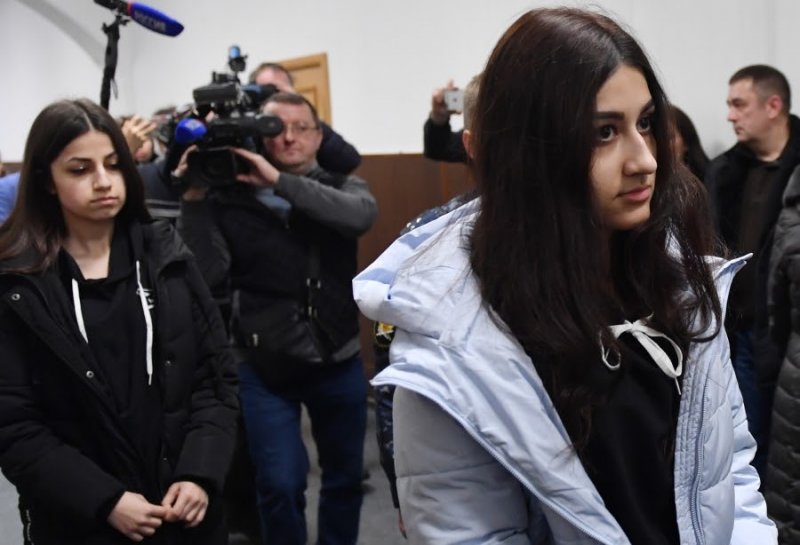 Адвокат: сестры Хачатурян отреагировали на решение о самообороне «с осторожным оптимизмом»
