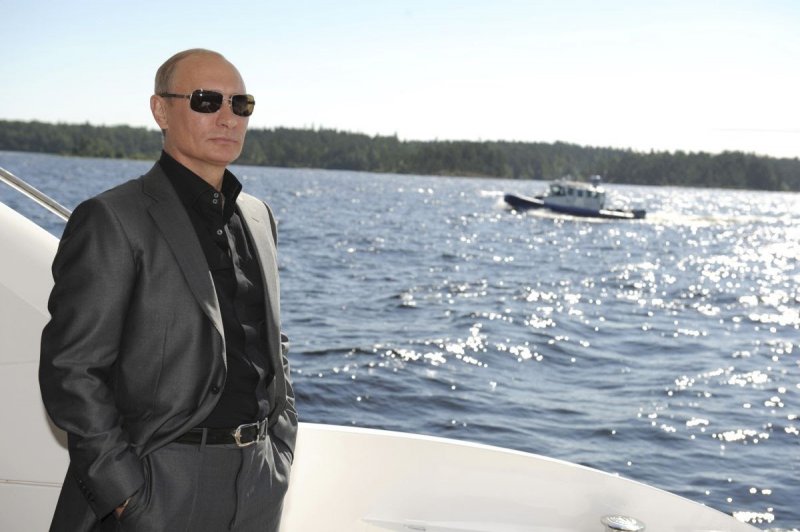 Цена спортивного костюма Путина удивила соцсети. И не только она