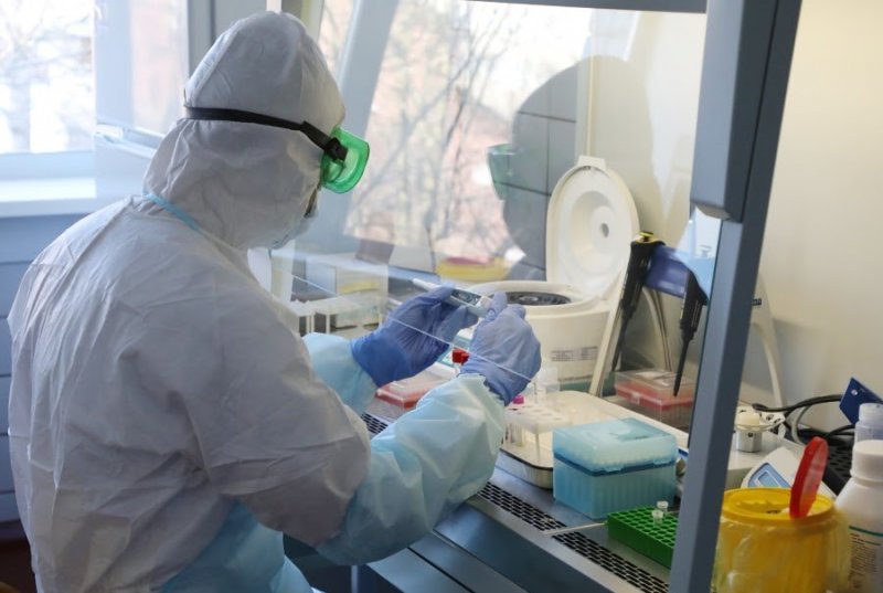 Микробиолог:  число зараженных в РФ растет быстрее, чем в США и Европе