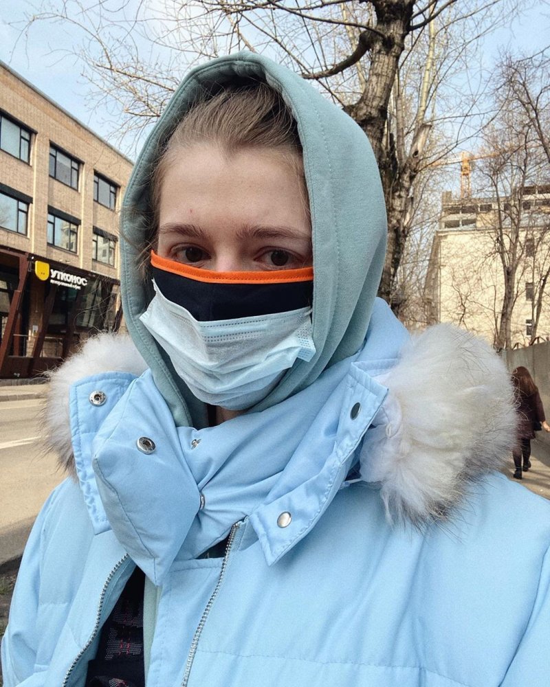 Анастасия Уколова получила отпор за замечание прохожим о самоизоляции