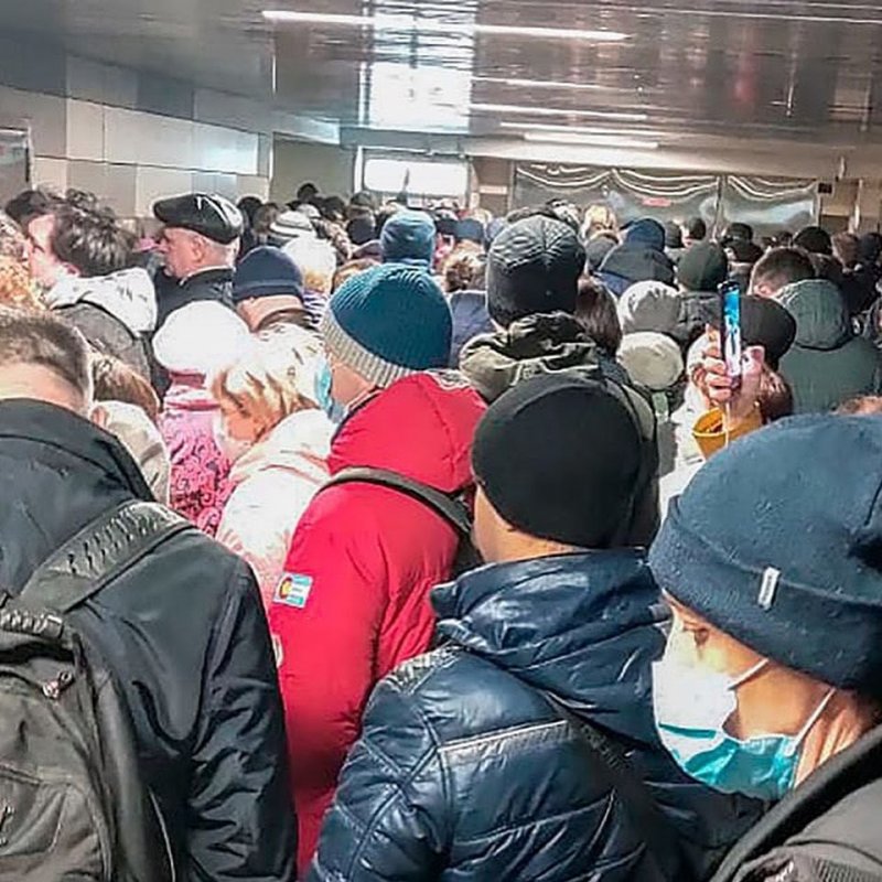 «Победили шашлычников». Кого винить в вирусном коллапсе в метро Москвы
