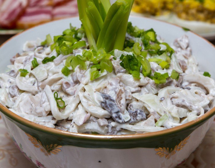 7 вариантов приготовления салатов с грибами