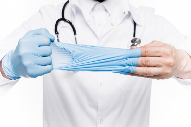 Как правильно носить и снимать медицинские перчатки для защиты от коронавируса