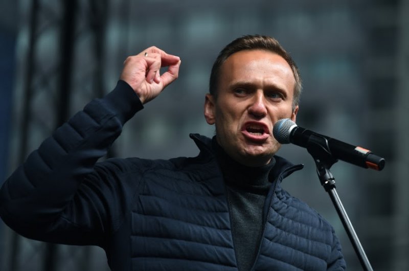 Навальный назвал Ланового "человеком без совести" и "позором страны"