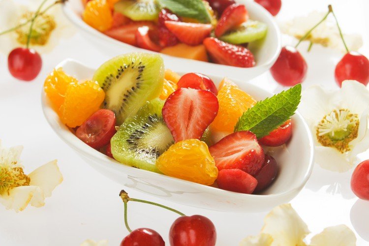 Подборка летних салатов  с ягодами и фруктами