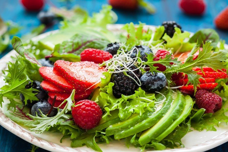 Подборка летних салатов  с ягодами и фруктами