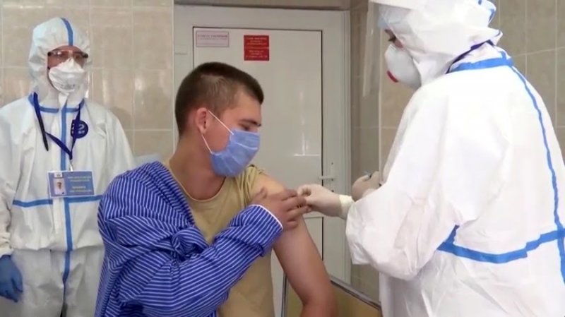 Вакцина от коронавируса: академик Зверев назвал два главных риска
