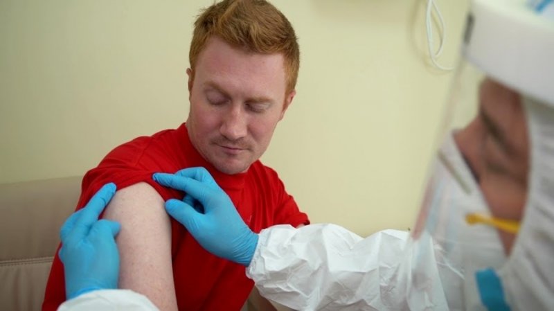 Вирусолог рассказал, в чем опасность первой российской вакцины