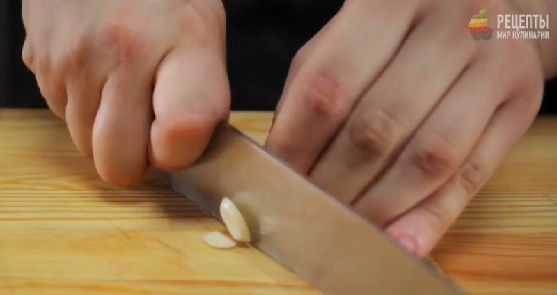 Запеченый картофель в рукаве с чили и грудинкой: видео-рецепт