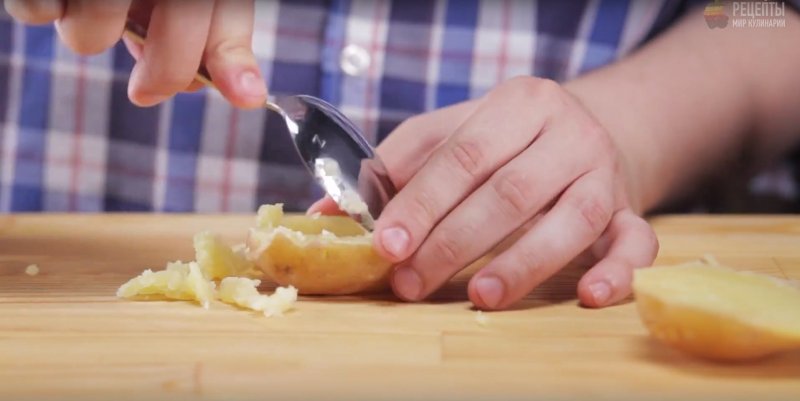 Запеченный картофель с курицей BBQ: видео рецепт и пошаговые фото