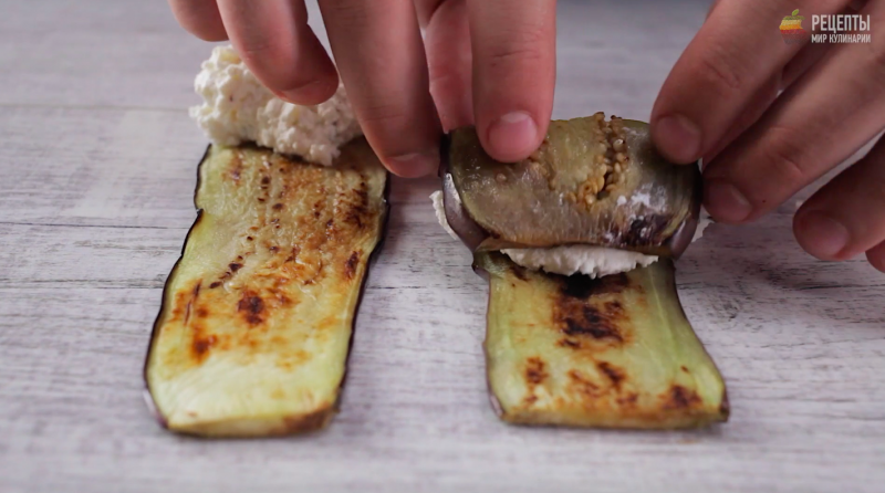 Рулетики из баклажан с творожным сыром: видео-рецепт