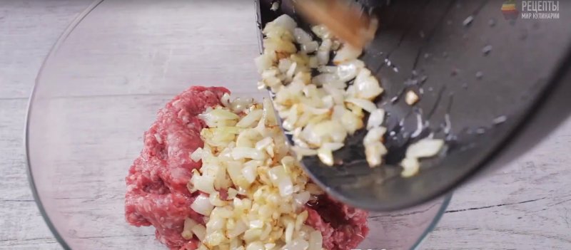 Мясная запеканка с баклажанами: видео-рецепт