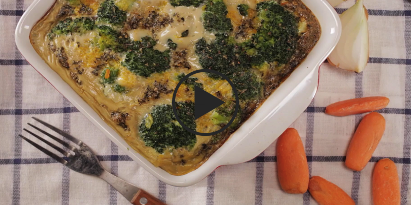 Брокколи, запеченная с яйцами и травами: видео-рецепт