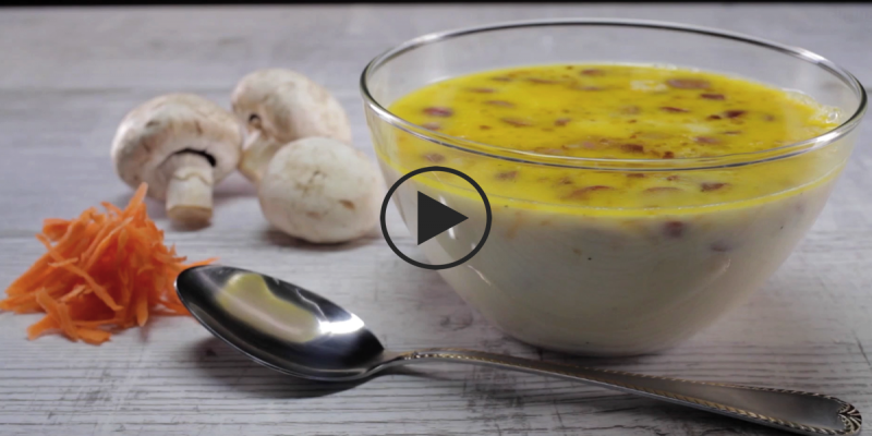 Сырный суп с копчеными колбасками: видео-рецепт