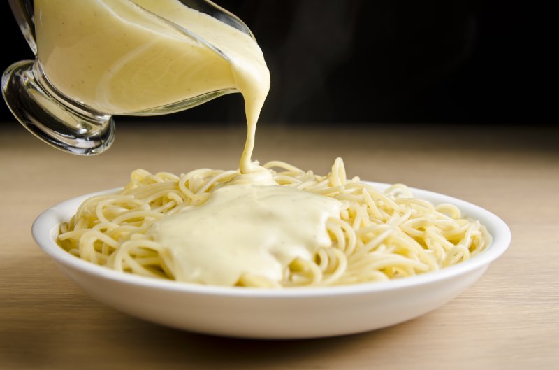 Макароны с домашним сырным соусом: пошаговый фото рецепт