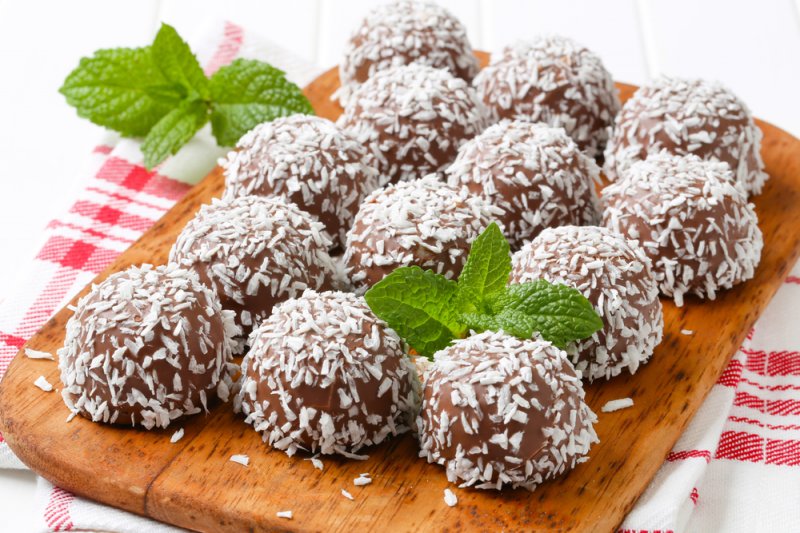 Шоколадные шарики с кокосом
