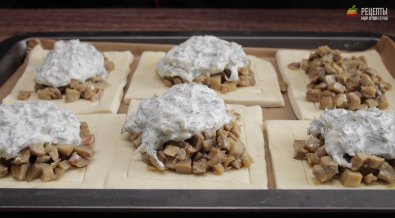 ВИДЕО-РЕЦЕПТ: Тарты с грибами под сметанно-сырным соусом