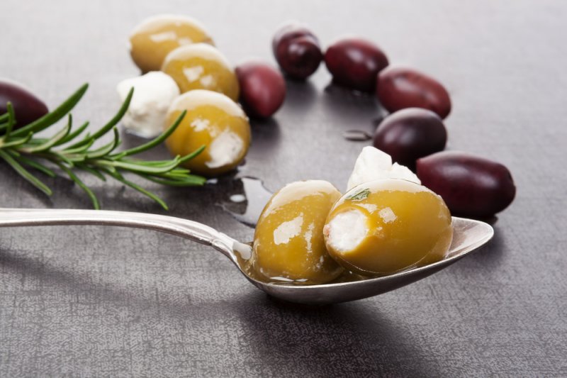 Маринованные оливки + маринованный сыр