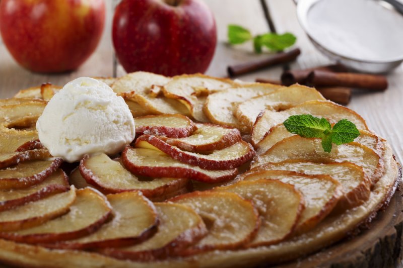 Итальянский яблочный пирог с заварным кремом