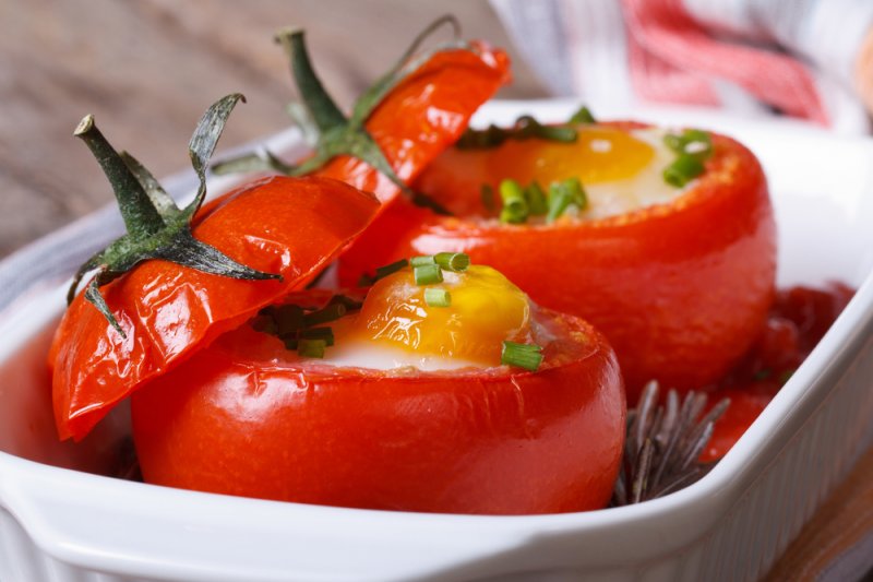 Яйца в помидорах - превосходный завтрак!