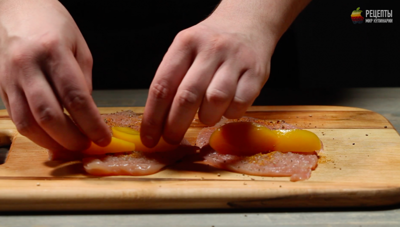 Куриное филе с абрикосом и сыром: видео-рецепт