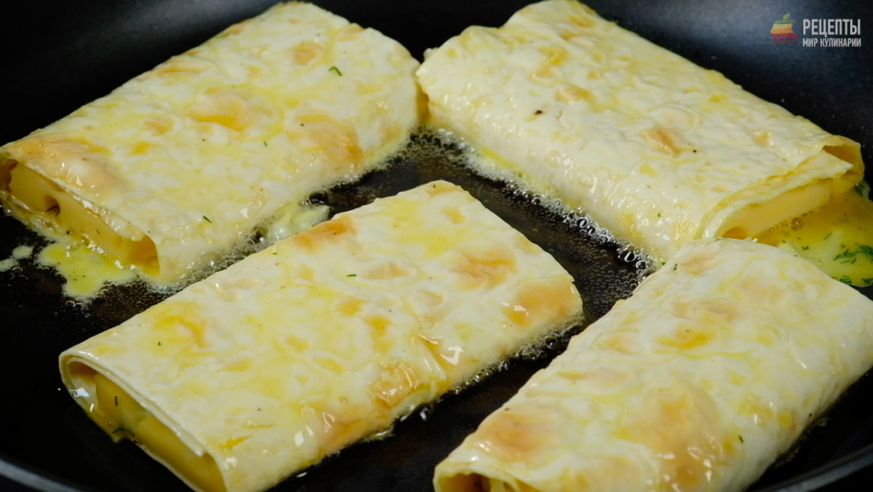 Лаваш с сыром в яйце за 5 минут: видео-рецепт